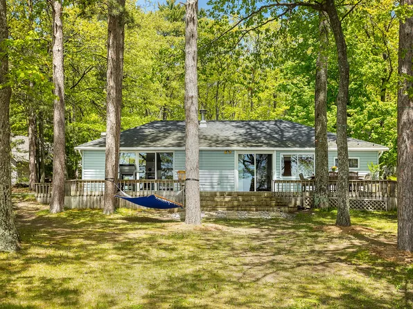 681 Oak St, Hubbard Lake, MI 49747