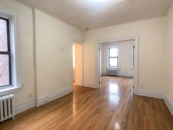 3rd image of 3548 Steinway St #14
