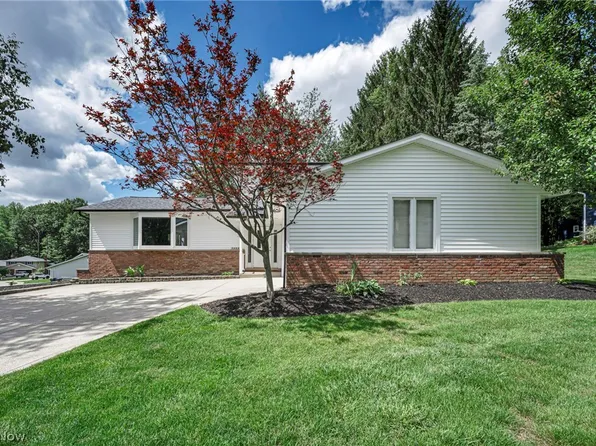 5660 Elm Hill Dr, Solon, OH 44139