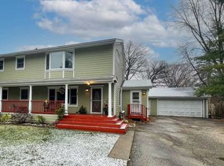 1353 Dairy Ln, Mundelein, IL 60060