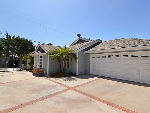 3rd image of 421 Loma Dr