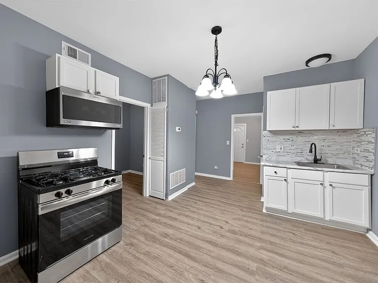 8428 S Escanaba Ave #1 — Photo 9