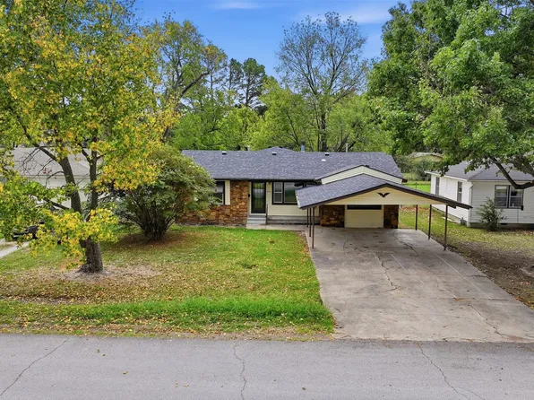 608 SE 6th St, Wagoner, OK 74467