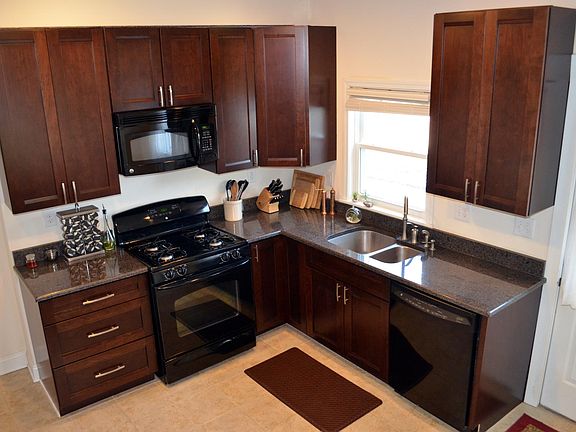Spacious kitchen with room for a table, bonus walk-in pantry as well