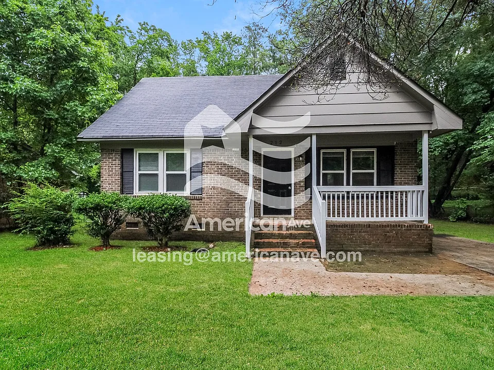 212 Woodcrest Dr