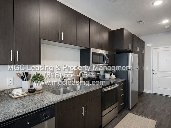 4th image of 5711 NE 80th Ter Unit 3E
