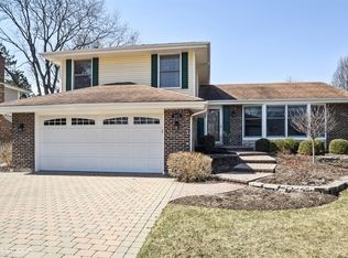 805 Hayes Ave, Libertyville, IL