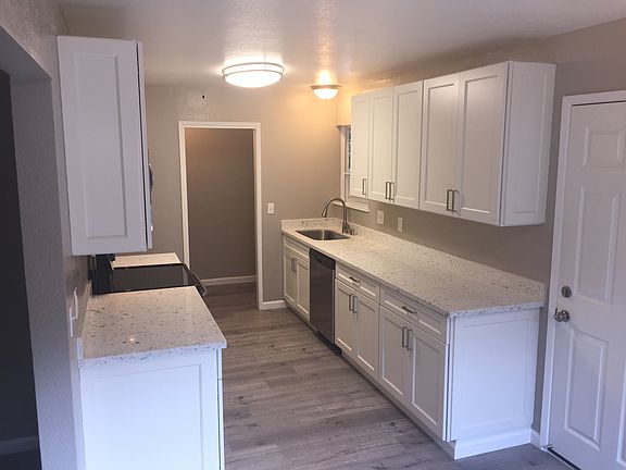 5th image of 2591 Carnation Dr