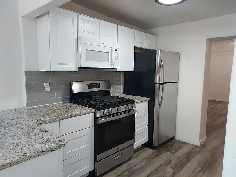 228 Vermont St NE — Photo 4