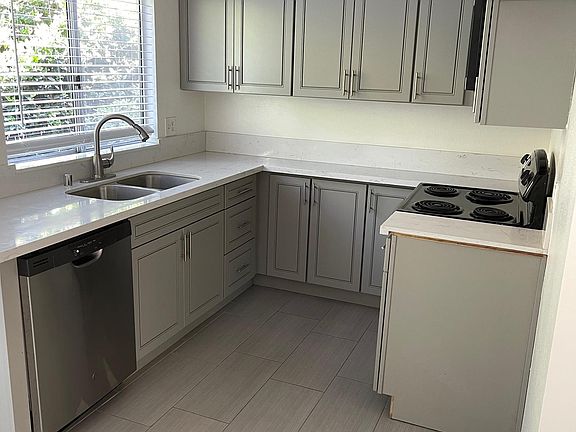 2nd image of 521 N Hill Ave #108