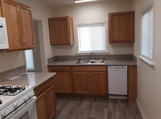 903 W Allen Ave, Visalia, CA 93291