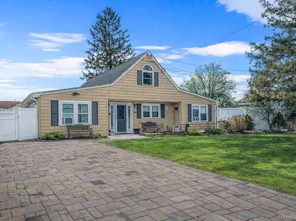 54 Pacific Avenue, Deer Park, NY 11729
