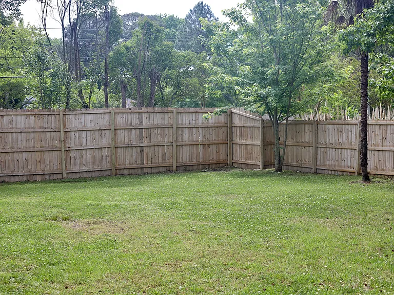 2201 Hunters Wood Way — Photo 4