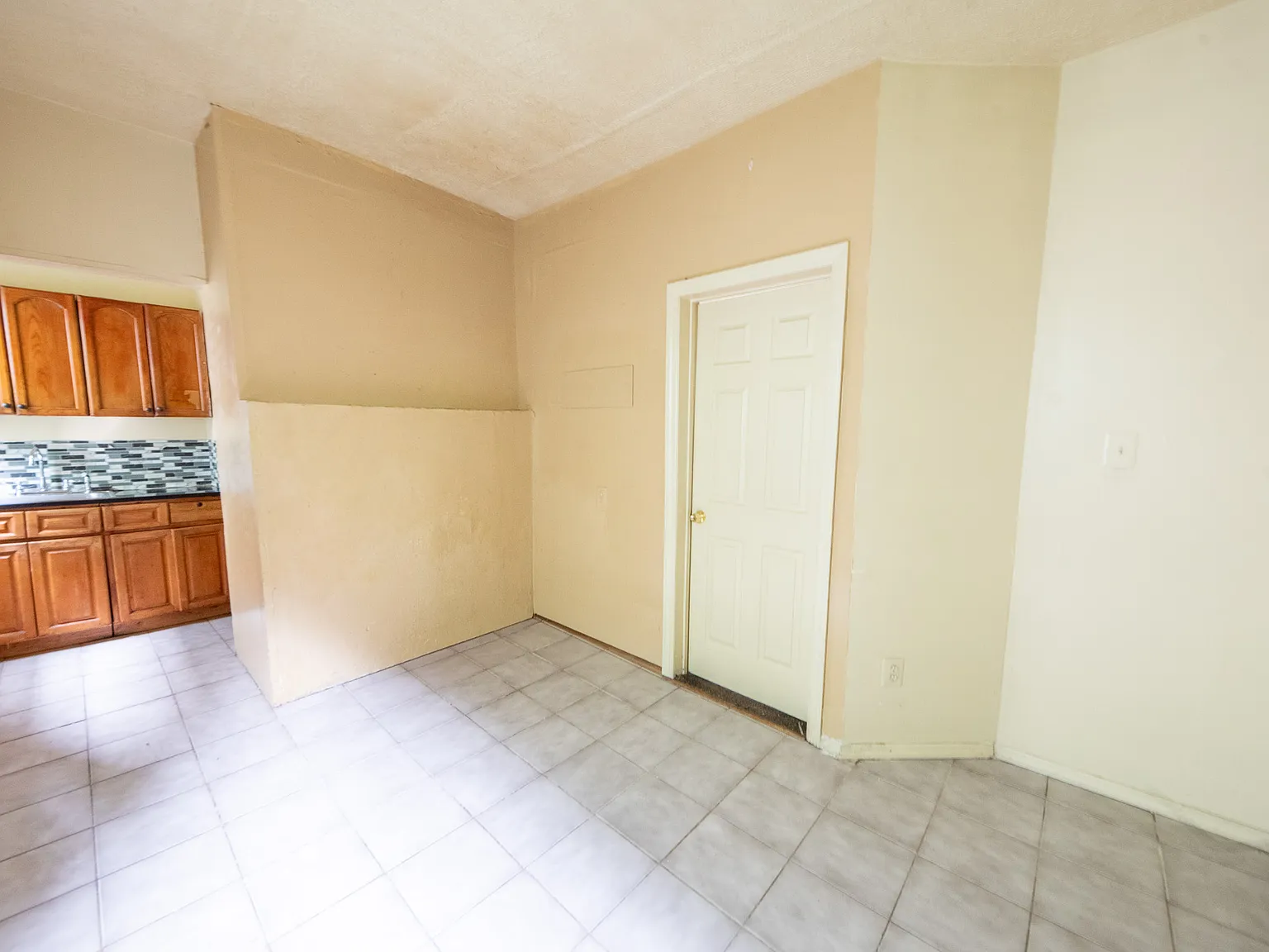 3 bed, $1,800 — Photo 3