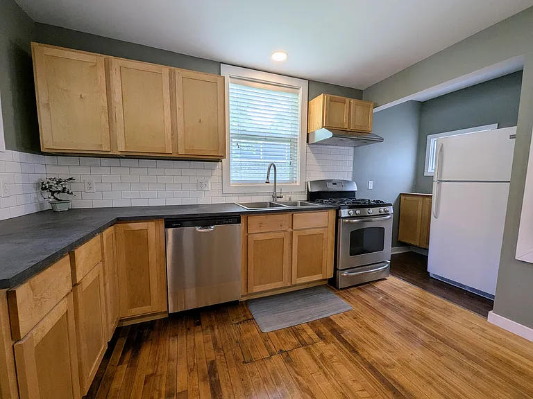 72 Maria Ave — Photo 2