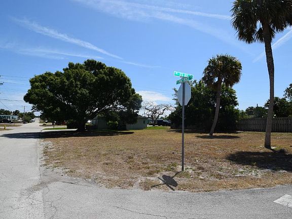 4th image of 2477 NE Dixie Hwy