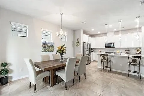 5 bed, 2098 sqft, $3,300 — Photo 4