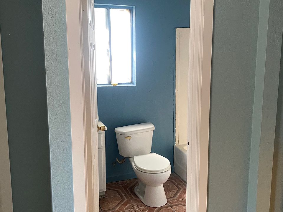 1st image of 736 E 87th Pl #1/2