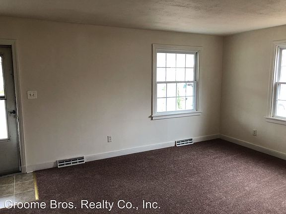 3rd image of 6415 Crescent Pkwy