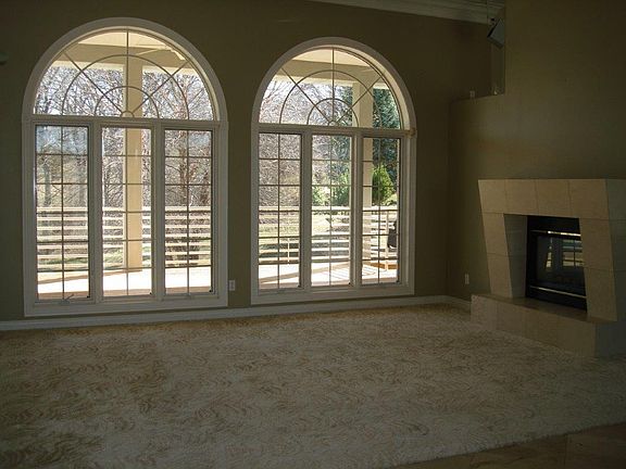 5th image of 741 Deerfield Dr