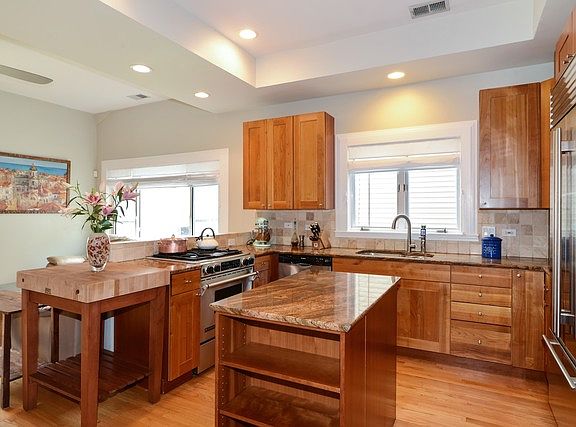 5th image of 3439 N Oakley Ave
