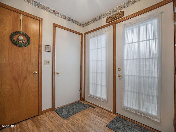 3rd image of 890 Clarewood Ct