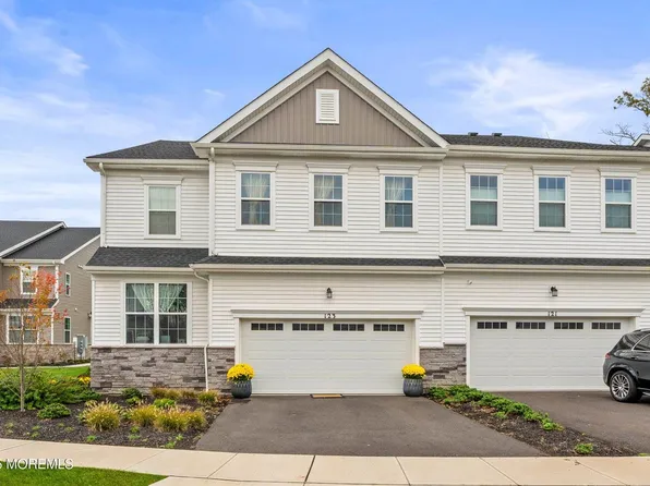 123 Woolley Ct, Oakhurst, NJ 07755