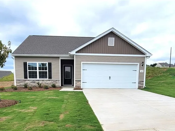 125 Courtland Dr, King, NC 27021