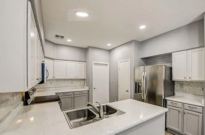 712 S Jesse St