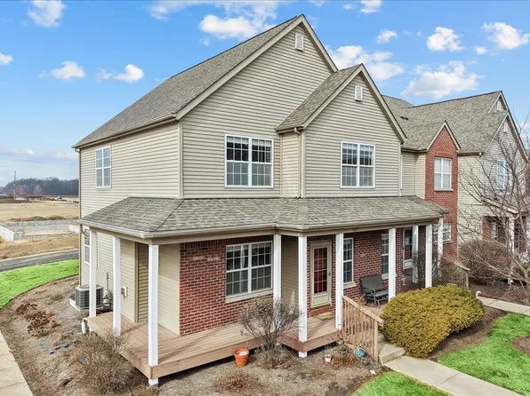 607 Clayton Cir Unit 607, Sycamore, IL 60178