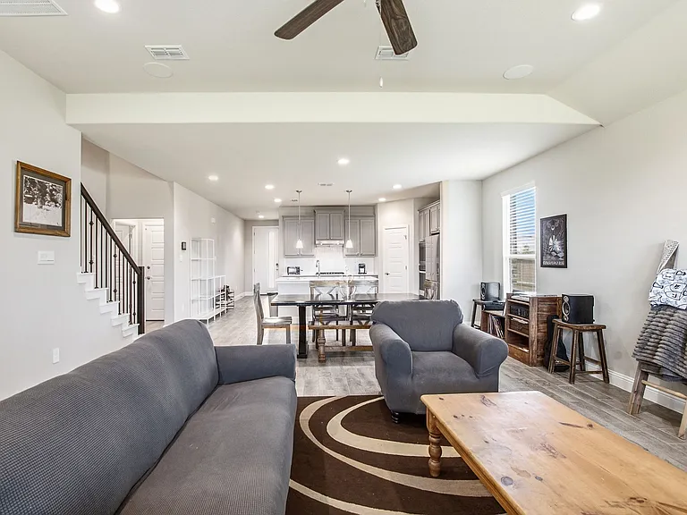 1501 Woodpecker St — Photo 6