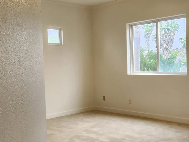 2246 Levante St — Photo 10