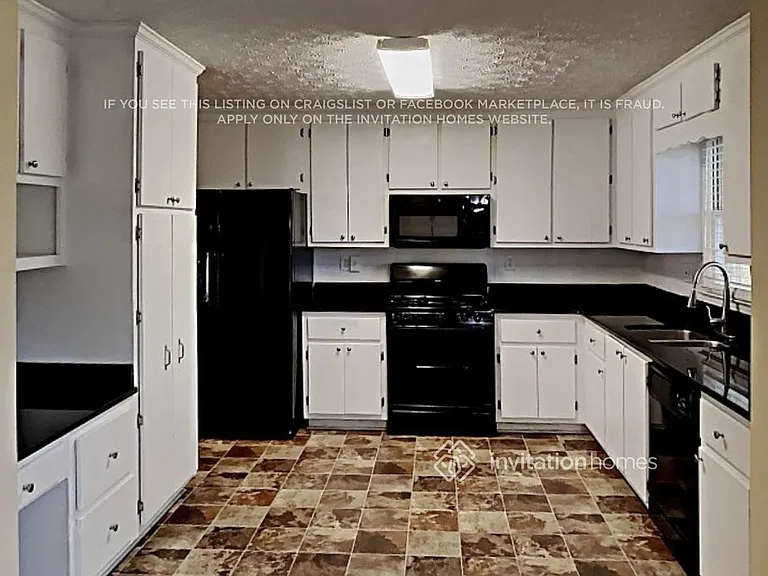 4611 Pine Harbor Ct NE — Photo 9