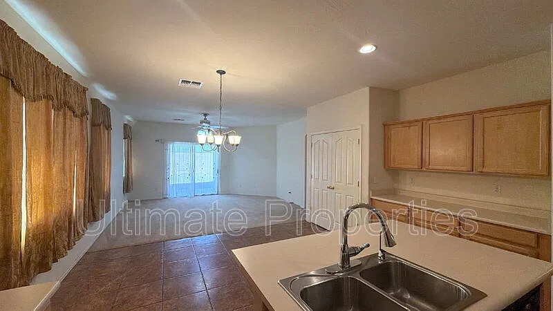 4 bed, 3.0 bath, 1818 sqft, $1,995 — Photo 2