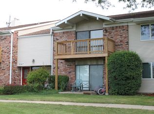 1132 Hinswood Dr APT 203, Darien, IL 60561