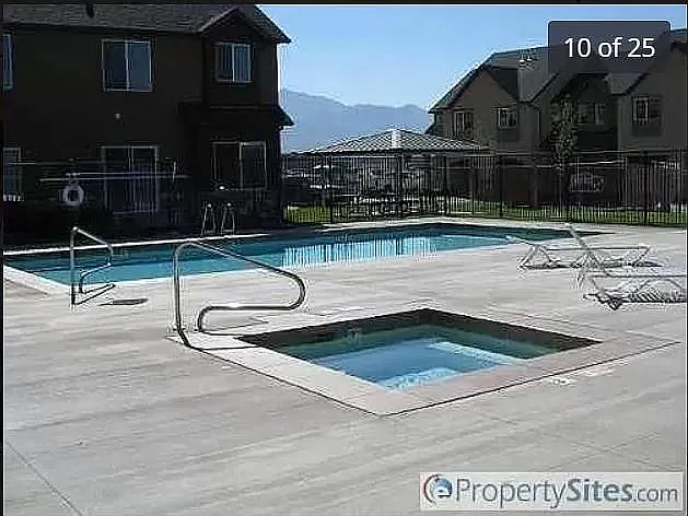 3 bed, 1200 sqft, $1,695 — Photo 3