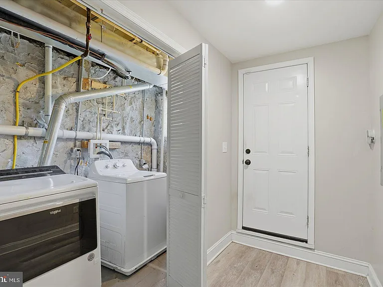 2605 Denison St — Photo 22