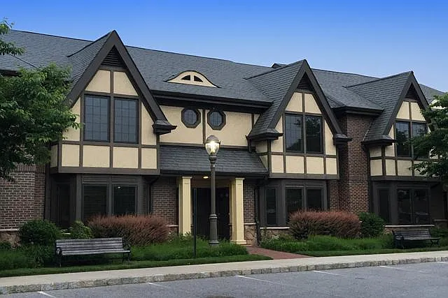 Fairfield Tudor At Rockville Centre — Photo 4