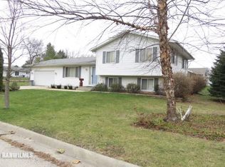 110 W Walnut St, Cedarville, IL 61013