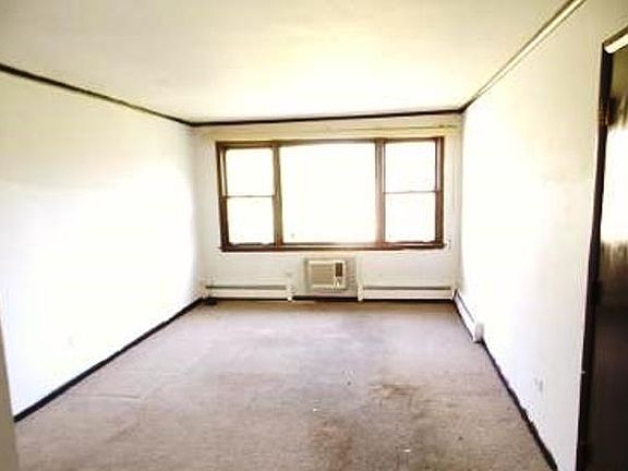 3rd image of 1379 River Dr APT 8
