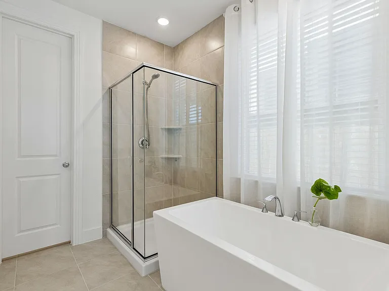 1613 Sandhill Ln — Photo 3