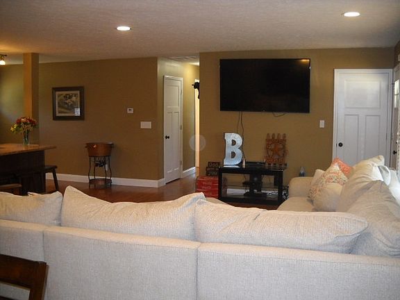 5th image of 1071 N County Road 350 W