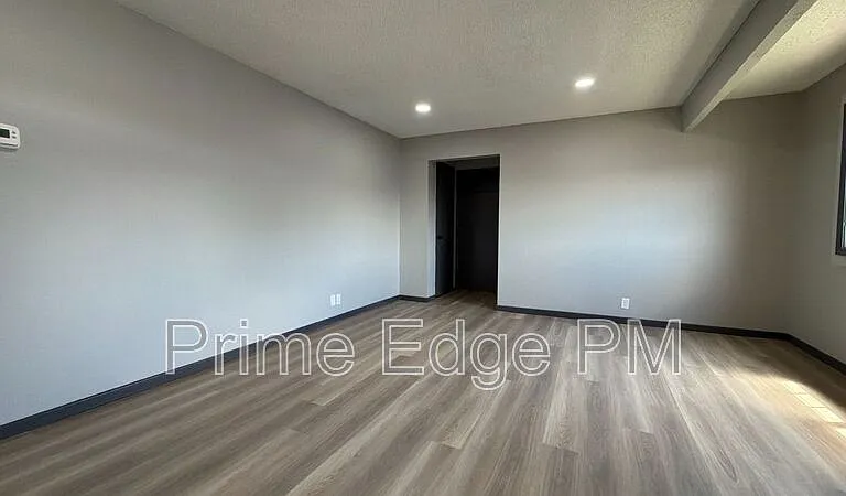 1121 N 28th St #14 — Photo 12