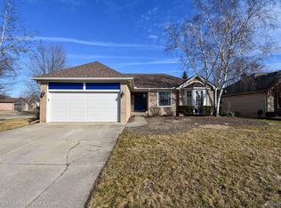 20897 Kline Dr, Clinton Township, MI 48038
