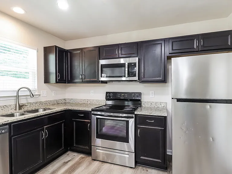 7810 Shadow Lawn Rd — Photo 8