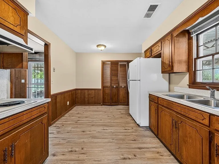 1315 Pagoda Dr — Photo 3