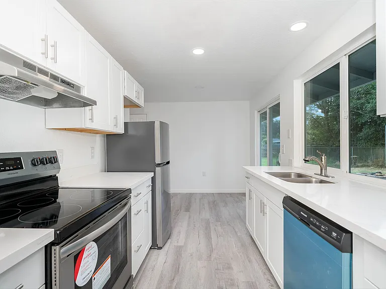 2854 SE Calaveras St — Photo 14