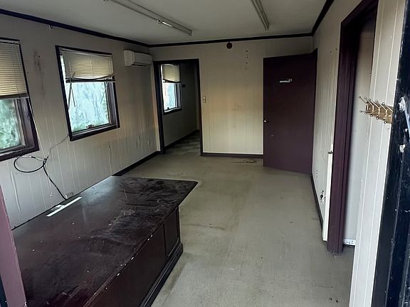4th image of 412 Pine Rd