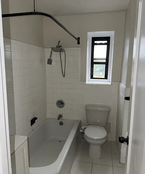 2334 Hudson Ter #C6 — Photo 5