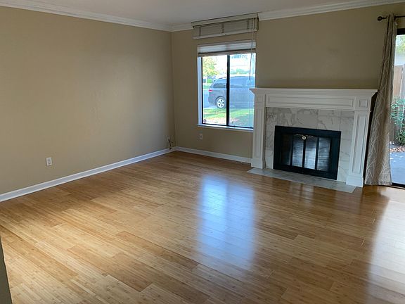 4th image of 2611 S Park Ln